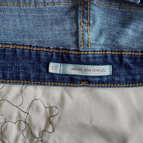 Levis - Picture 3 of 4